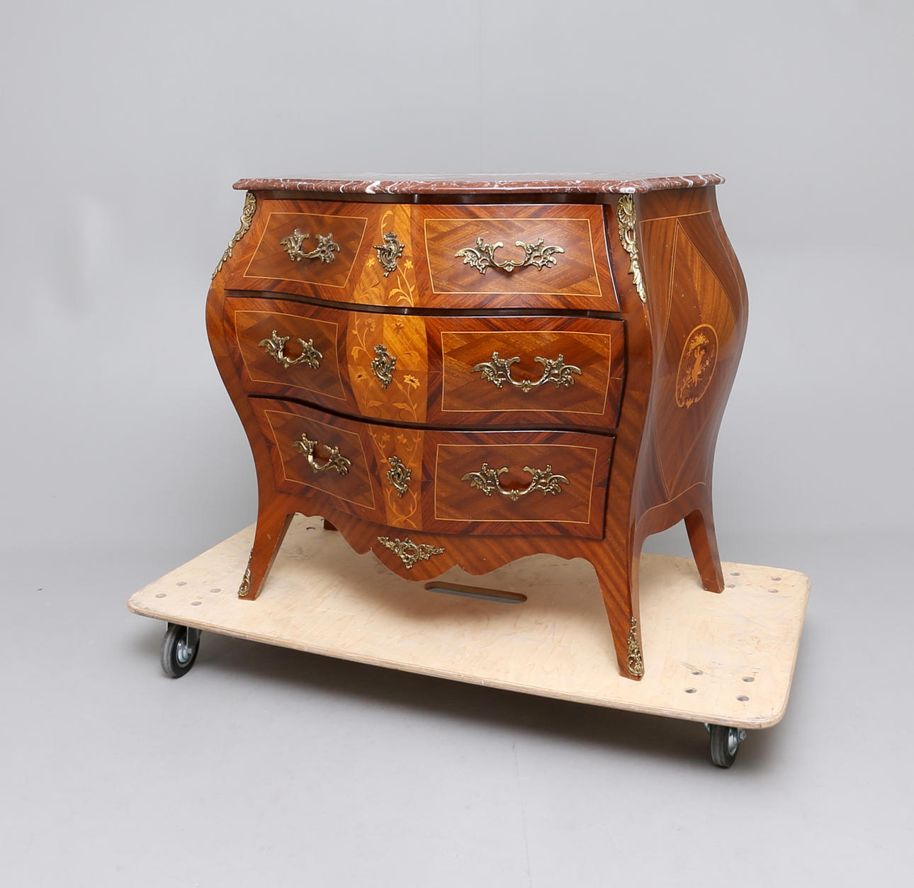 BYRÅ, rokokostil, 1940/50-tal.