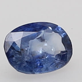 SAFIR, oval fasettslipad safir i blå ton, ca 1,17 carat.