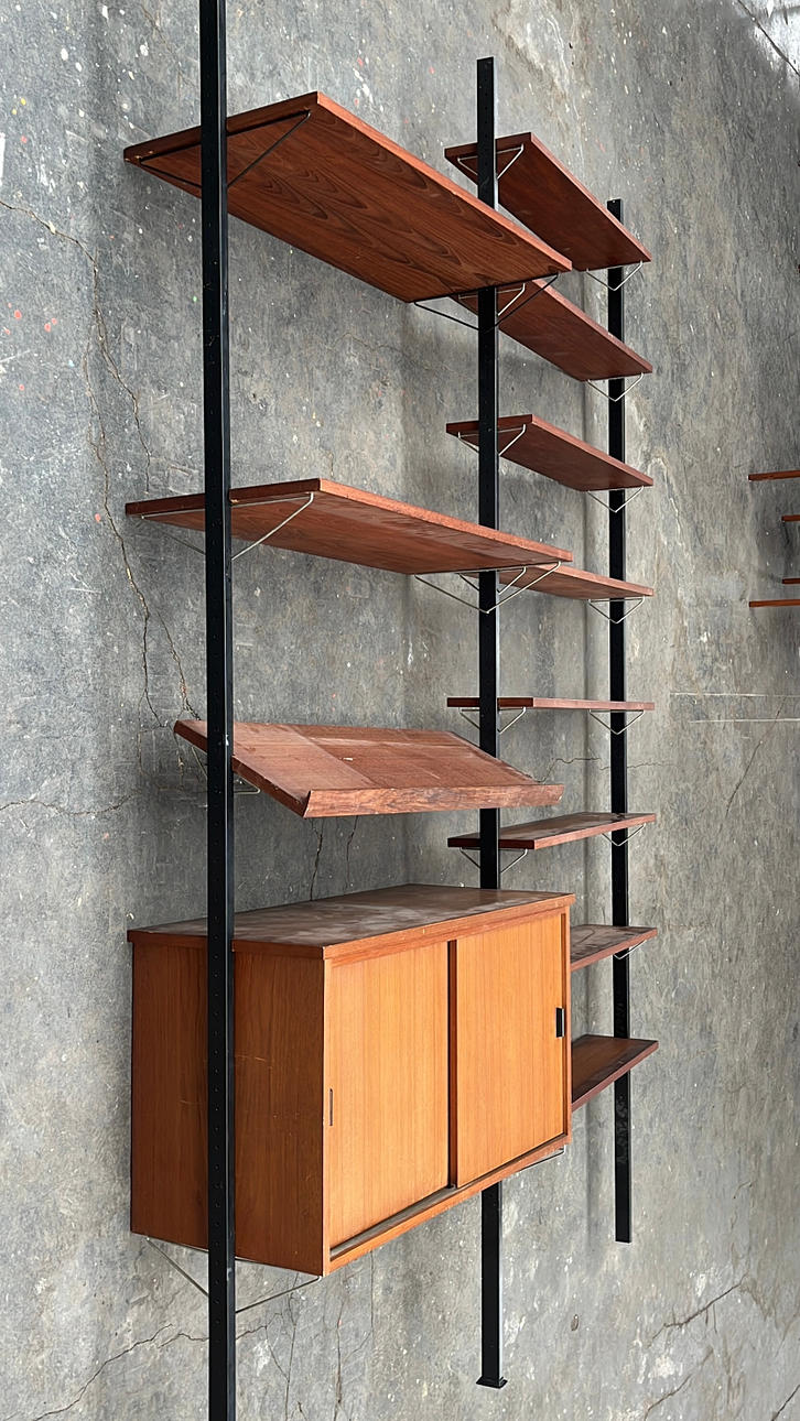 OLOF PIRA. String, shelving system model Pira in teak (152-1).