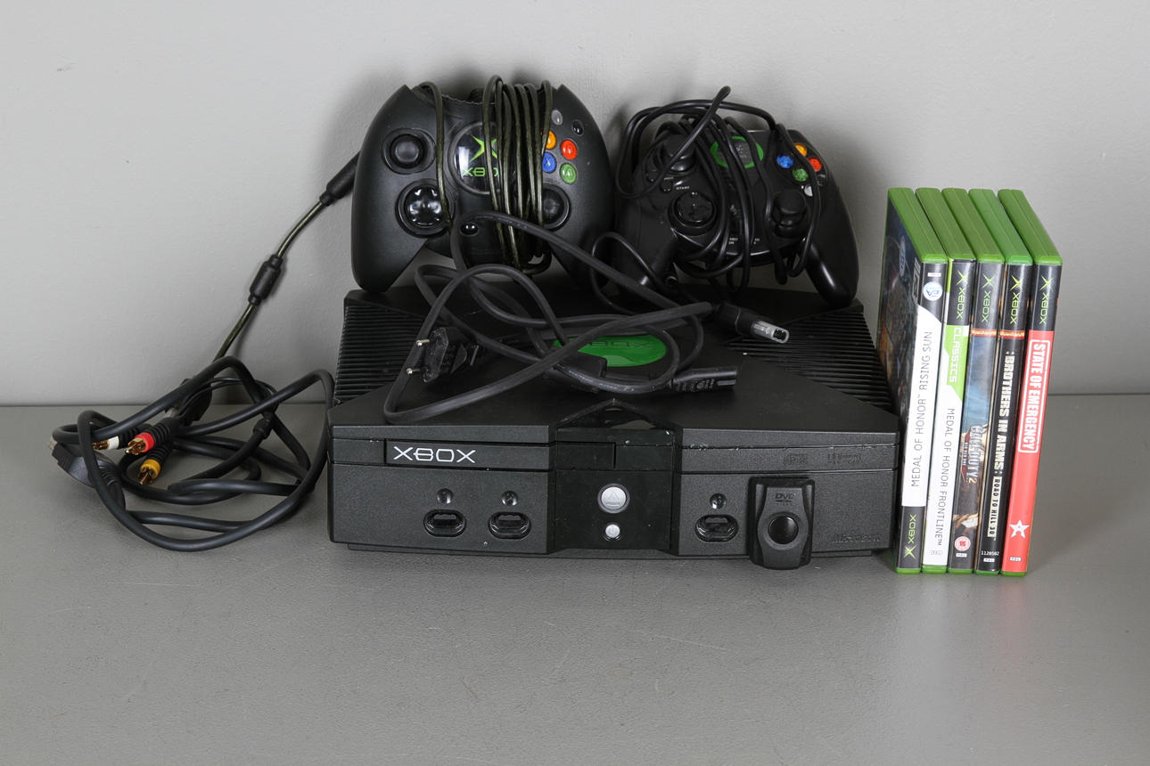 SPELKONSOL, XBOX med 5 spel.