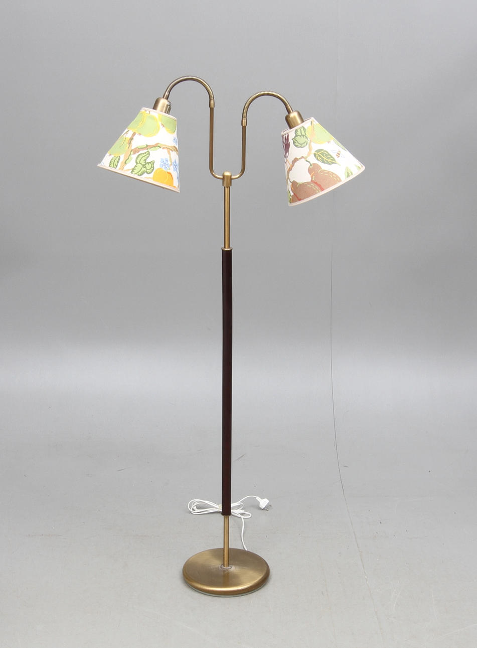 GOLVLAMPA, 2 ljusarmar, 19/2000-tal.