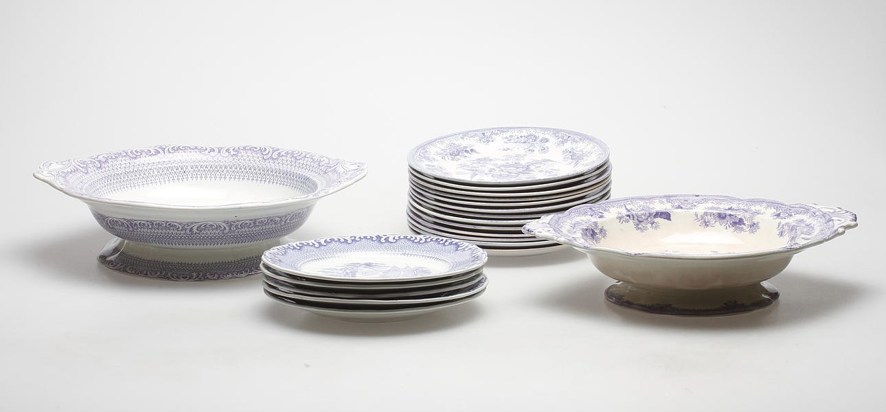 SERVISDELAR. Flintgods, bland annat "Asiatic Pheasants", Gustafsberg.