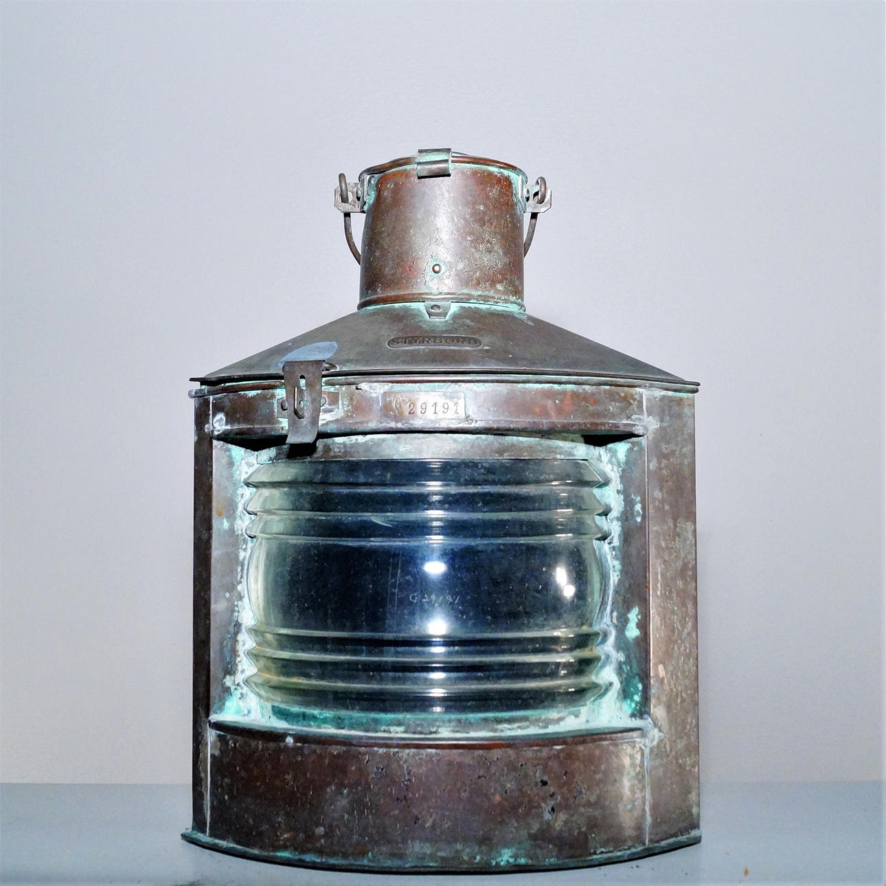 LATERNE, Kupfer und Glas, „Steuerbord“.