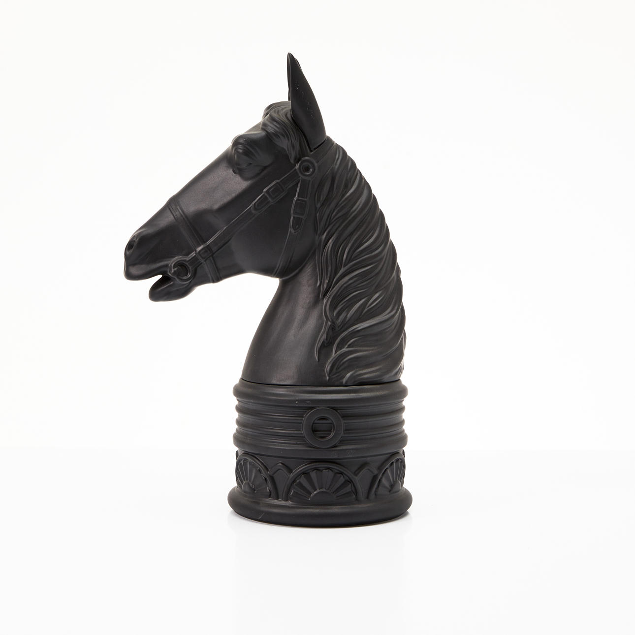 L'OBJET, porslin, figurin, i form av häst.