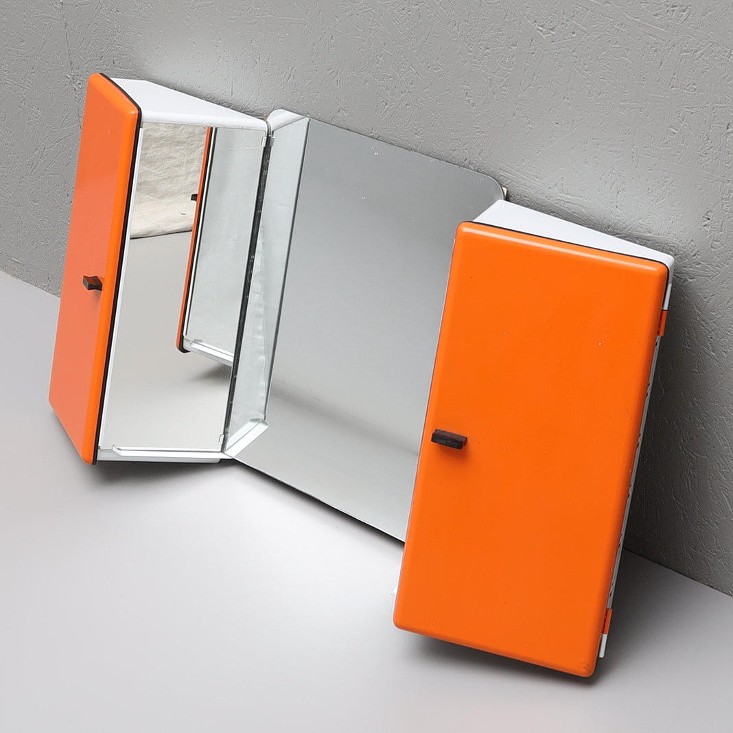 BADRUMSSKÅP, Svedbergs, plåt, 1950/60-tal.