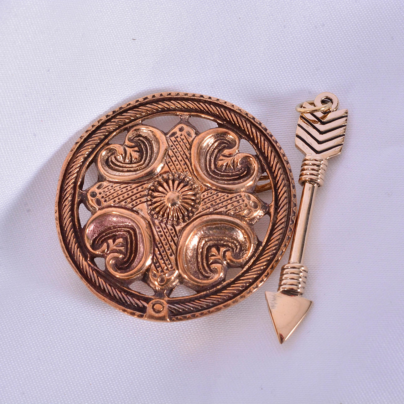 RINTA/RIIPUS, pronssi, 1900-luku.