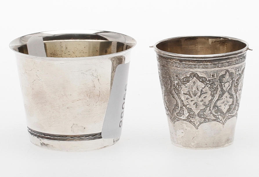 SILVERFÖREMÅL, 2 delar, silver, vikt ca 100,8 gram.