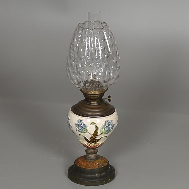 BORDSFOTOGENLAMPA, majolika, 1800-/1900-tal.