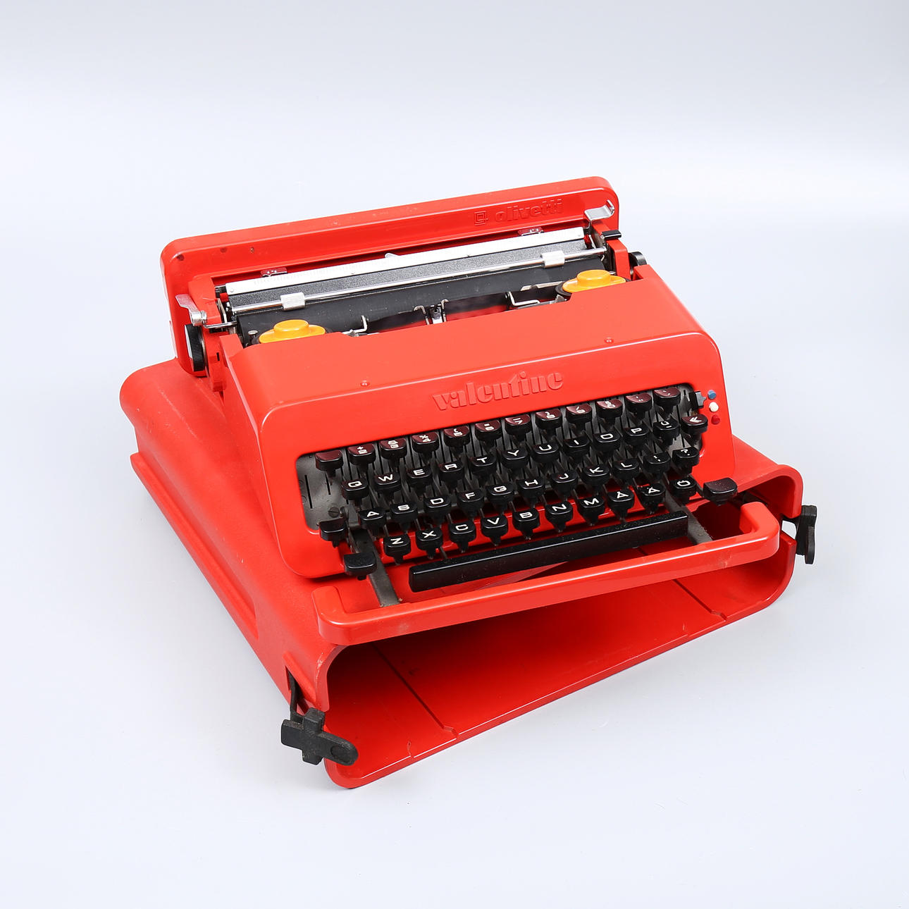 TYPEWRITER, "Valentine S", Ettore Sotsass ja Perry King, Olivetti.
