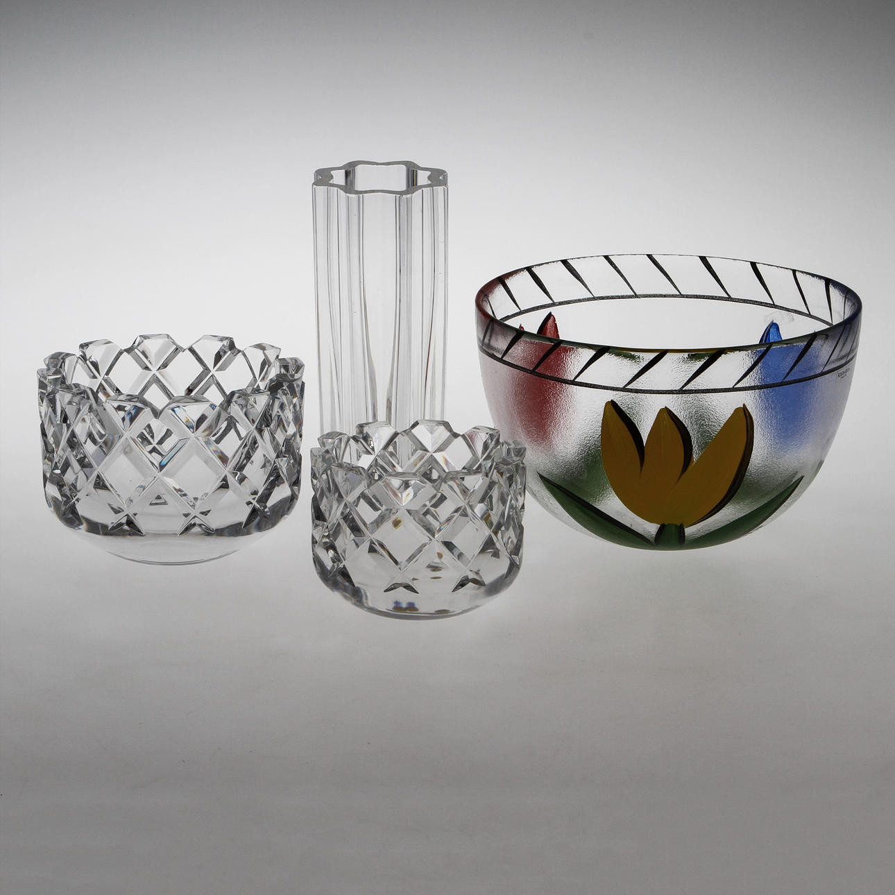 SKÅLAR och VAS, 4 st, glas.