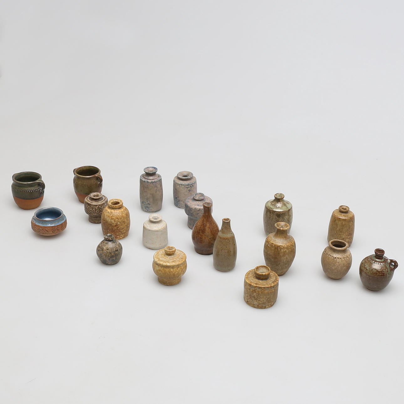 GUNNAR HANSSON. Stengods miniatyrer, 19 st.