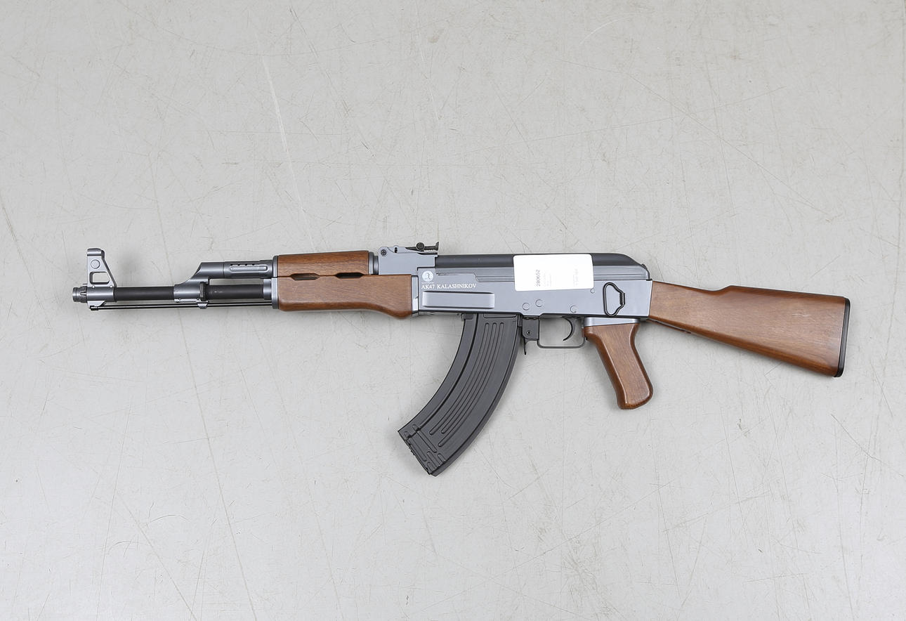 LUFTVAPEN, AK47 Kalashnikov.