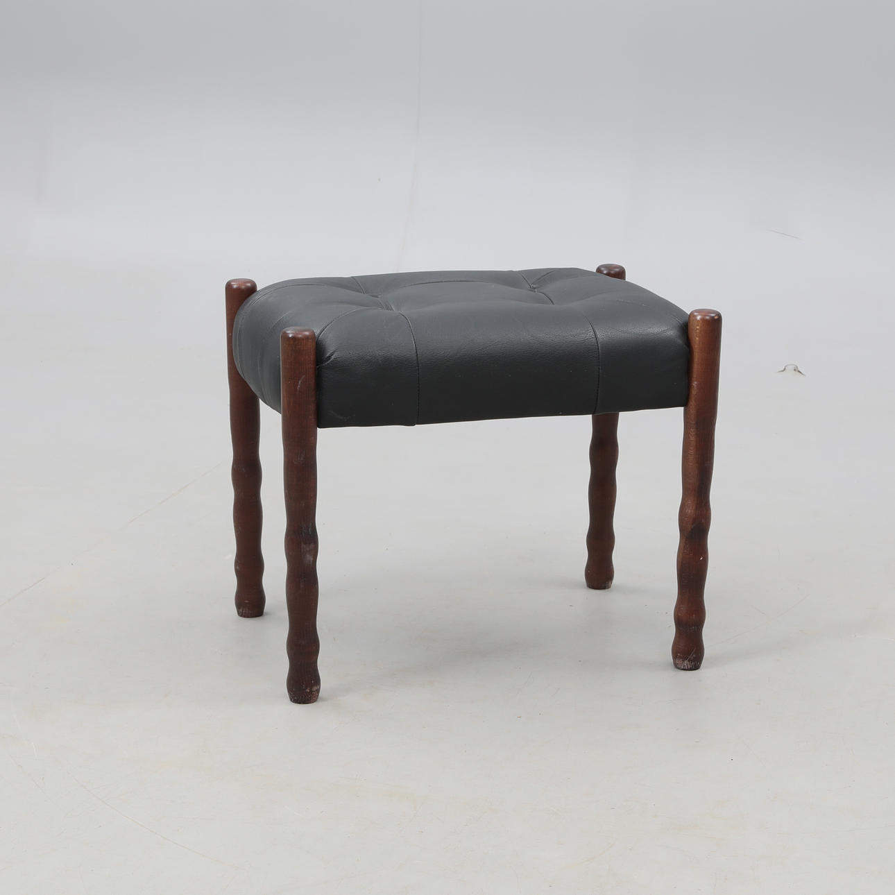 FOTPALL, trä samt skinn.