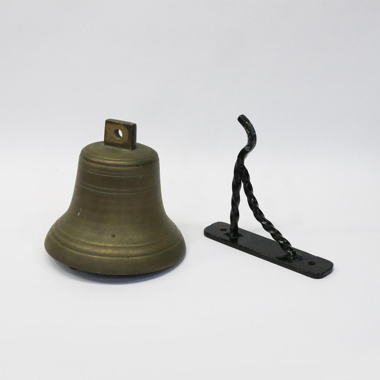 SKEPPSKLOCKA, MÄSSING.