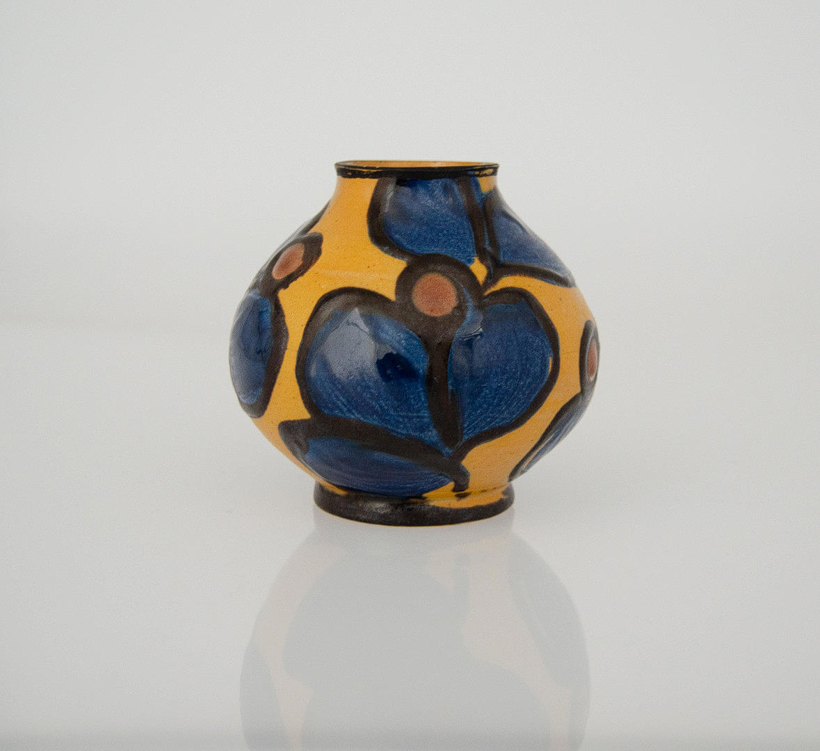 HERMAN KÄHLER. Denmark, Vas. Glazed ceramics. Signed.