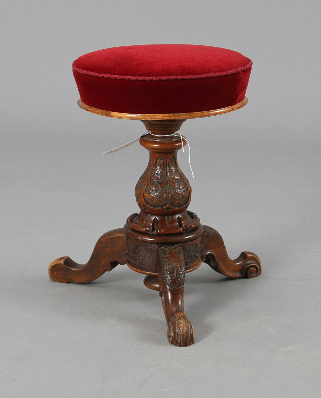 PIANOPALL, snurrmodell, snidad 3 -delad pelarfot. 1800-t slut.