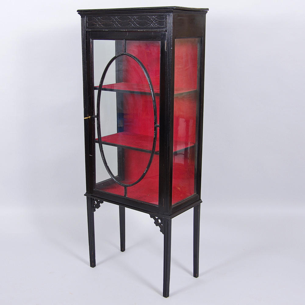VITRINSKÅP, svartmålat, orientalisk stil, sekelskiftet 1800/1900.