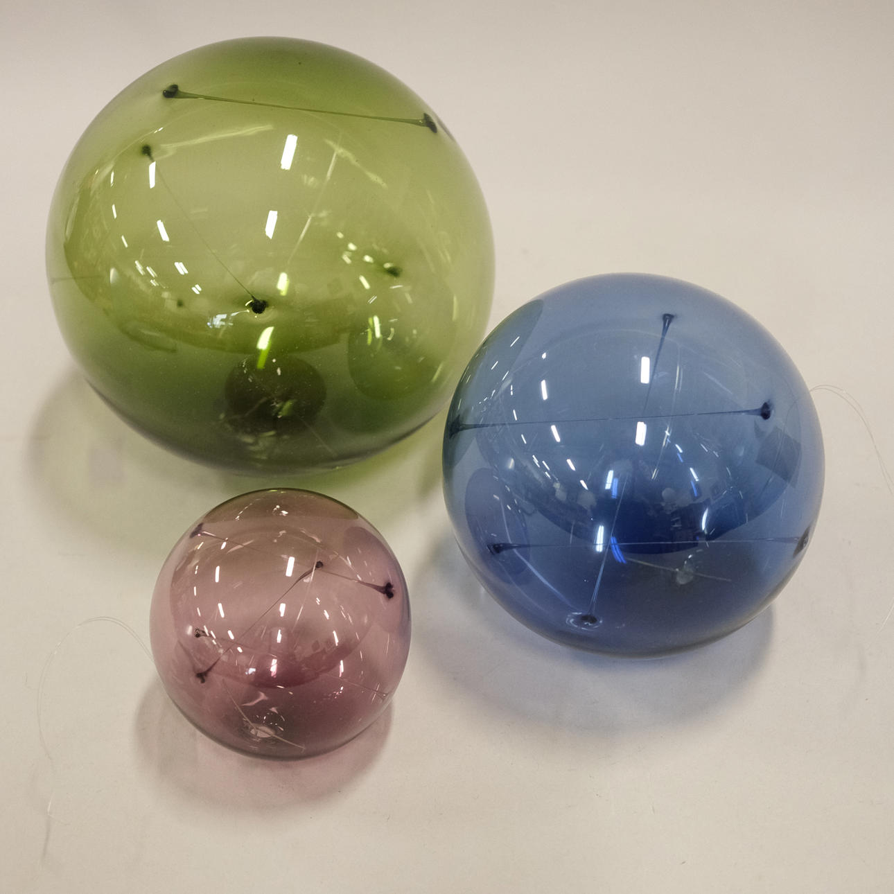 TIMO SARPANEVA. IITTALA, DREI GLASKUGELN, SONNENKUGEL.