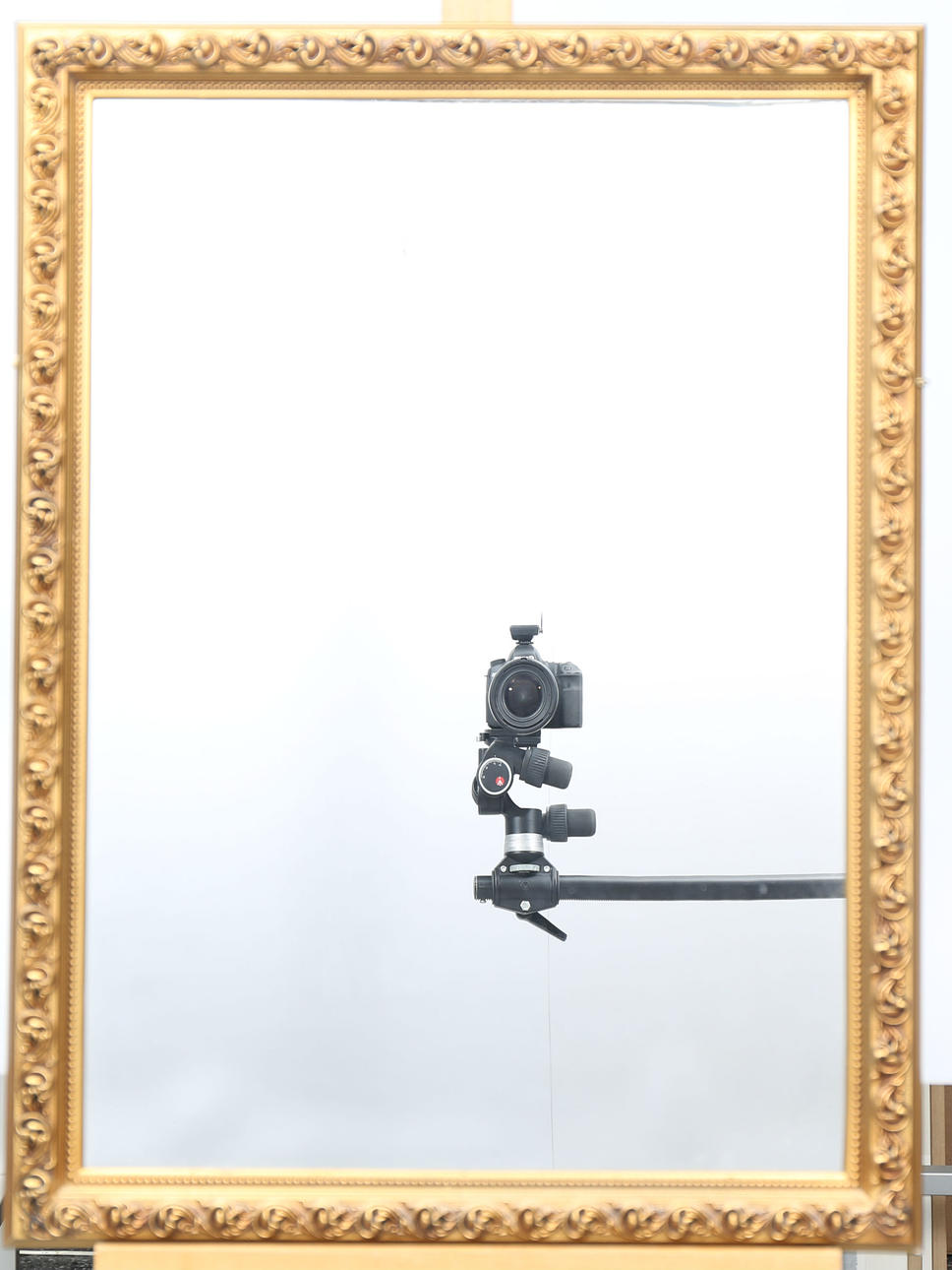 SPEGLAR, plast och trä, förgyllda, 1900-tal.