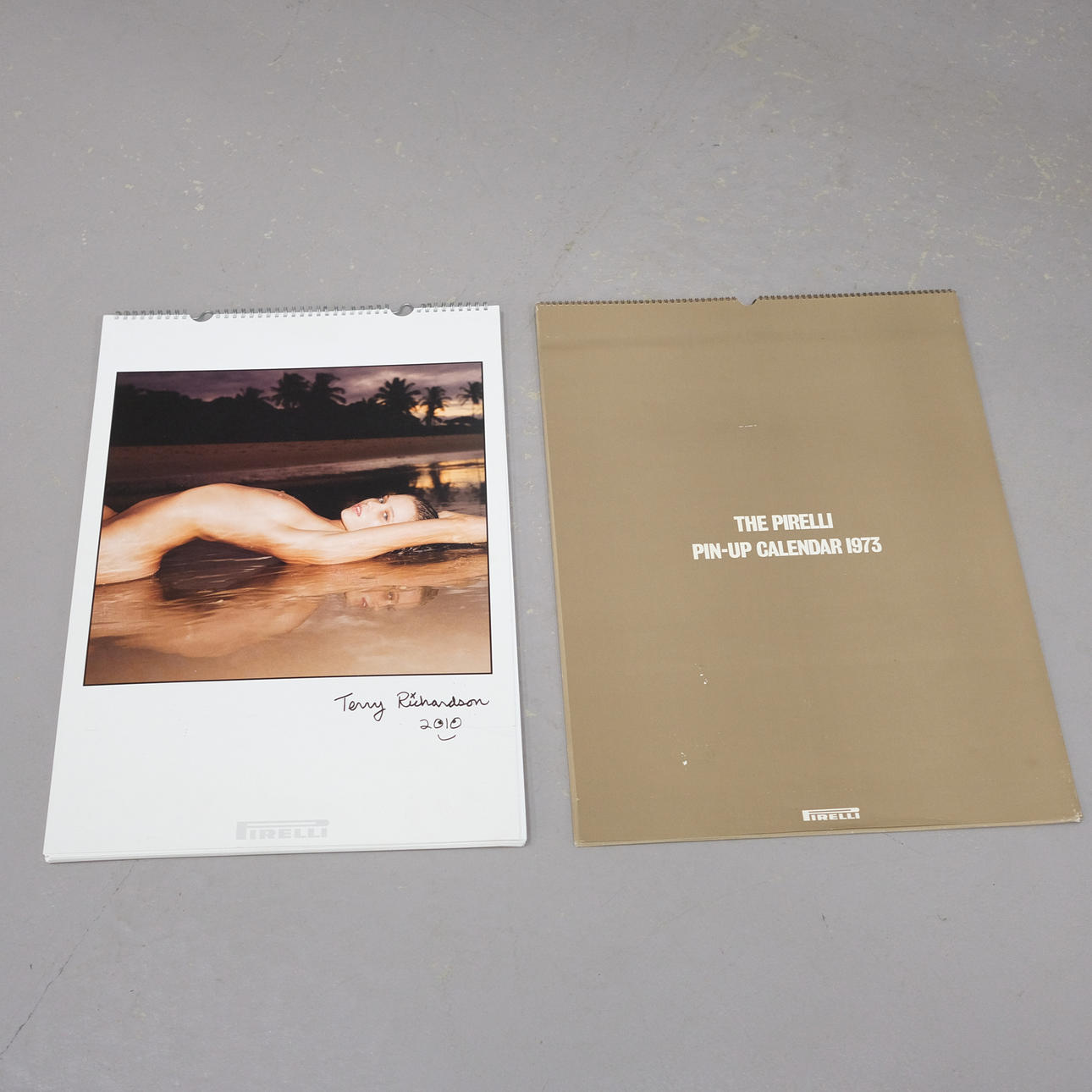 DOS CALENDARIOS PIRELLI.