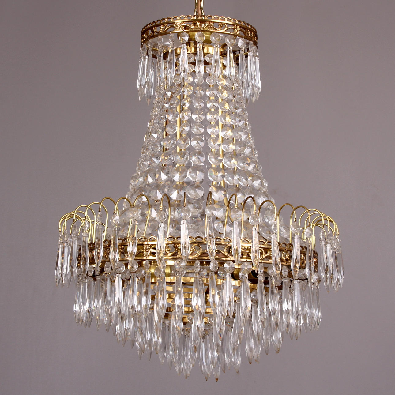 LJUSKRONA, mässing med prismor, höjd 52 cm.