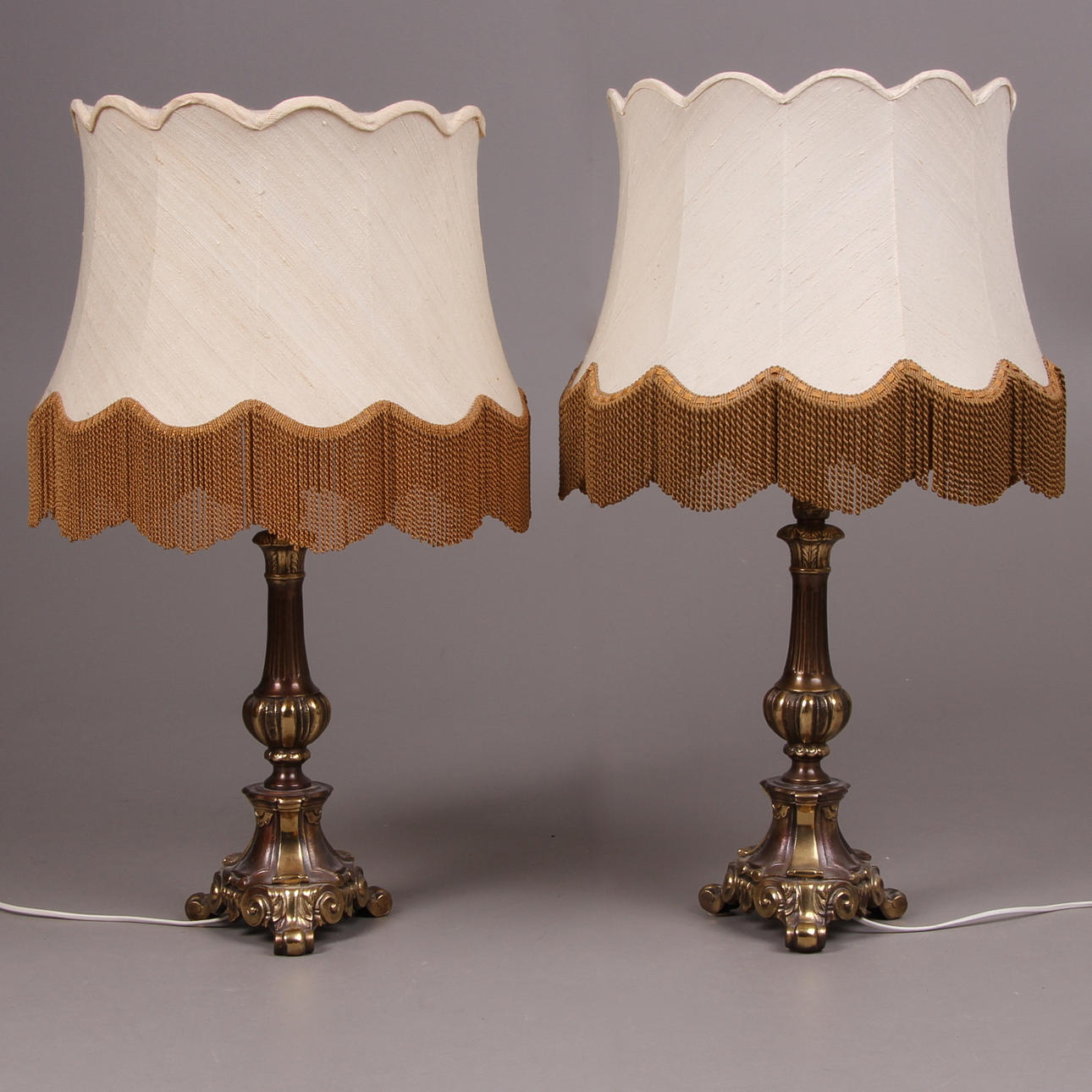 BORDSLAMPOR, ett par. mässing, 1900-tal.