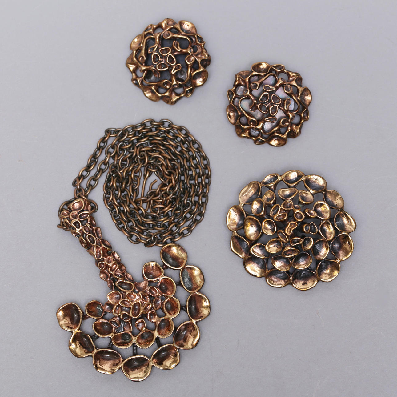 HANNU IKONEN. Guarniciones, "Lava", bronce, Finlandia.