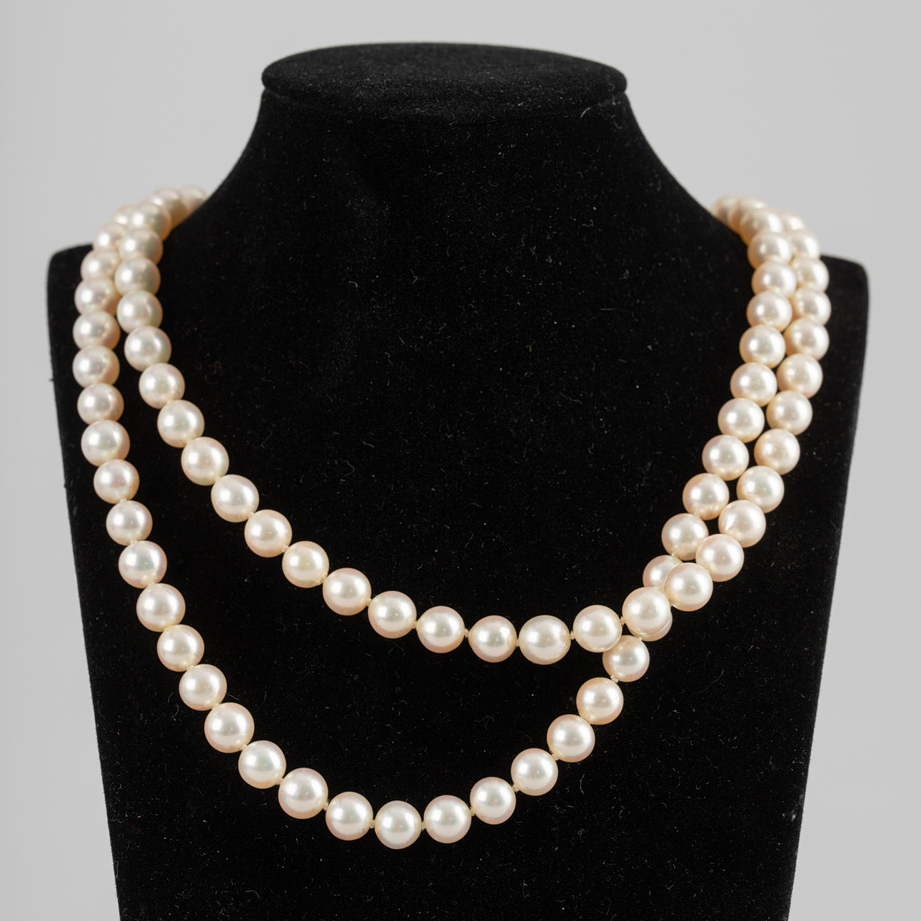 Perlenkette mit Diamanten besetzt Verschluss.