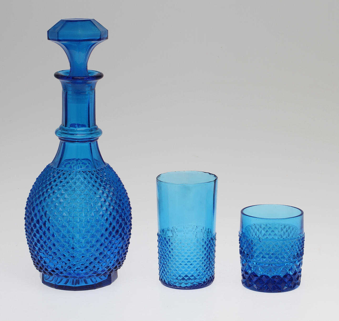 PARTI PRESSGLAS, 21 delar, blå glasmassa, 1900-tal.