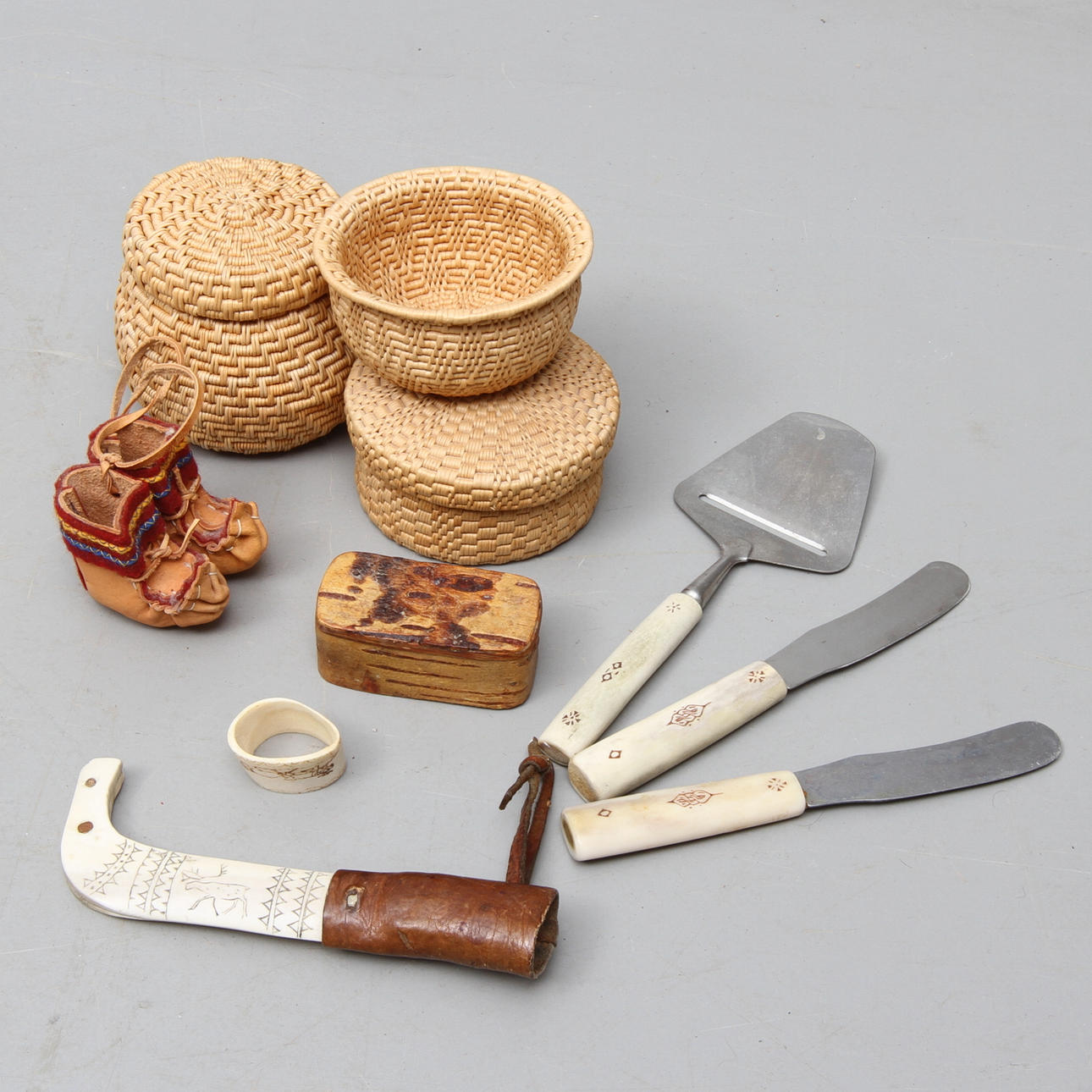 PARTI SAMESLÖJD, 10 delar, bla. ben och näver.