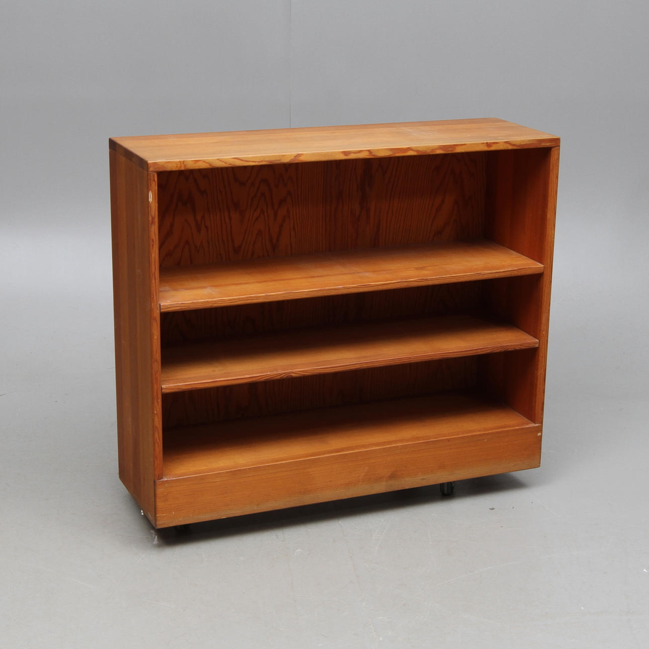 BOKHYLLA, furu, 1900-talets andra hälft.