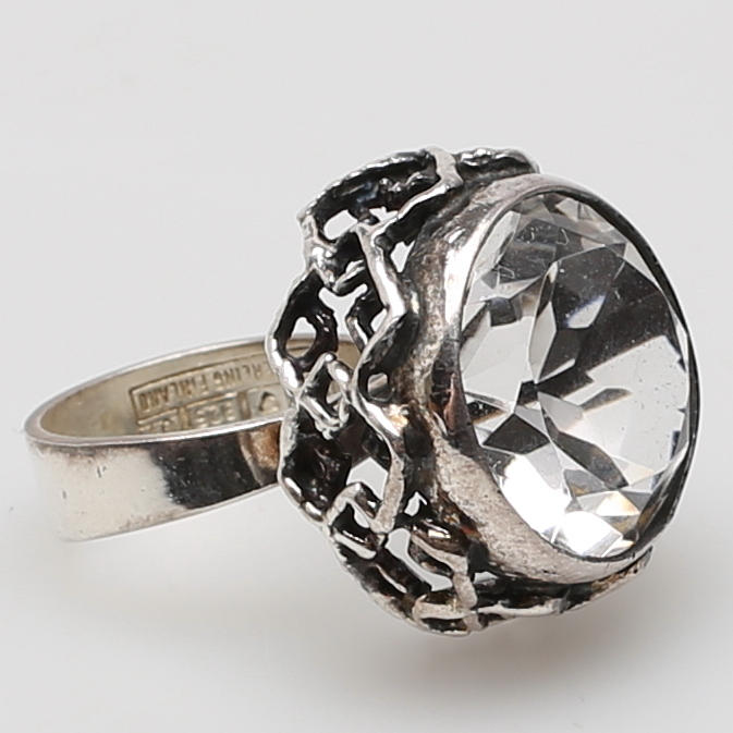 RING i sterlingsilver med fasettslipad bergskristall, Erik Granit, 1973, Finland.
