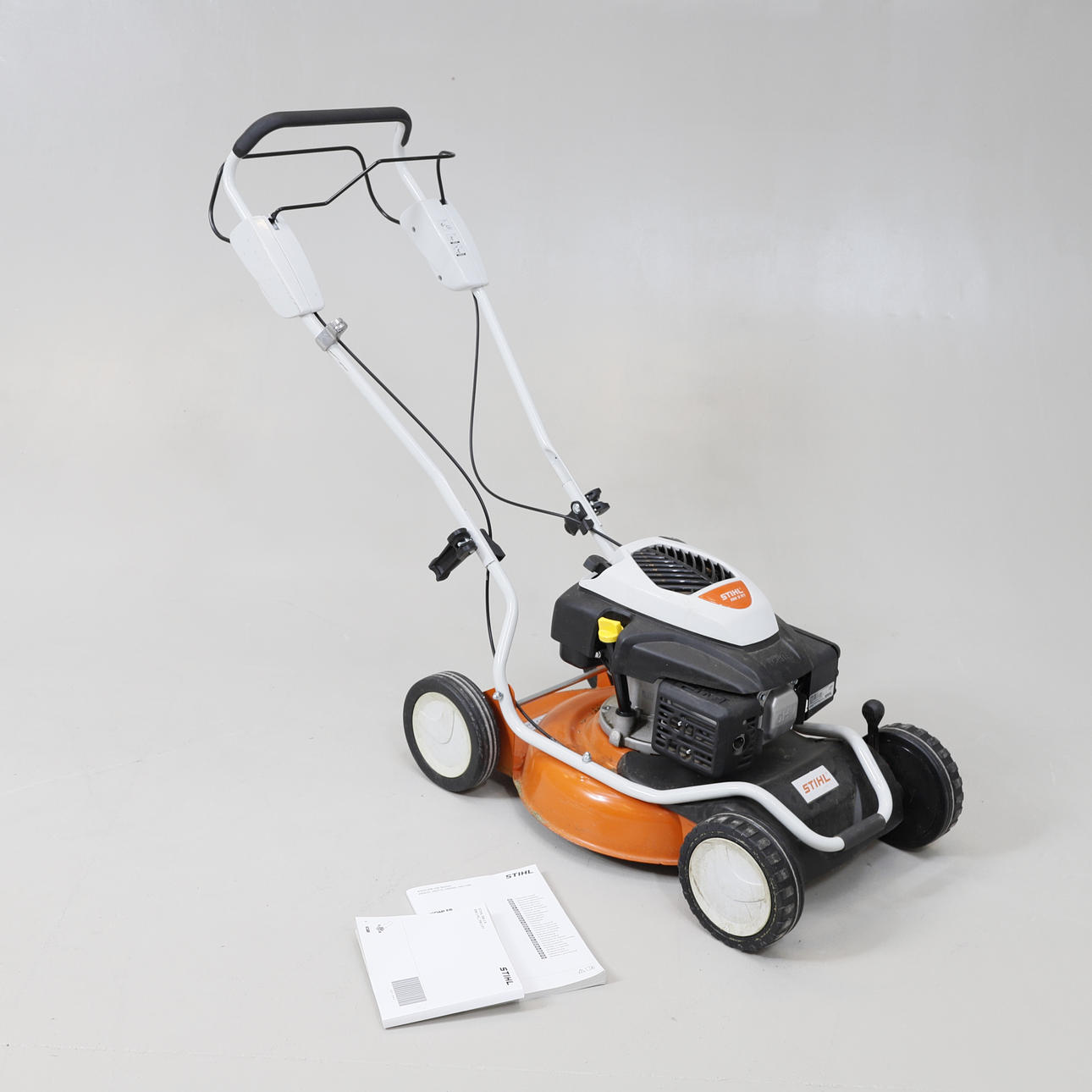 CORTACÉSPED, Stihl, RM 2 RT.