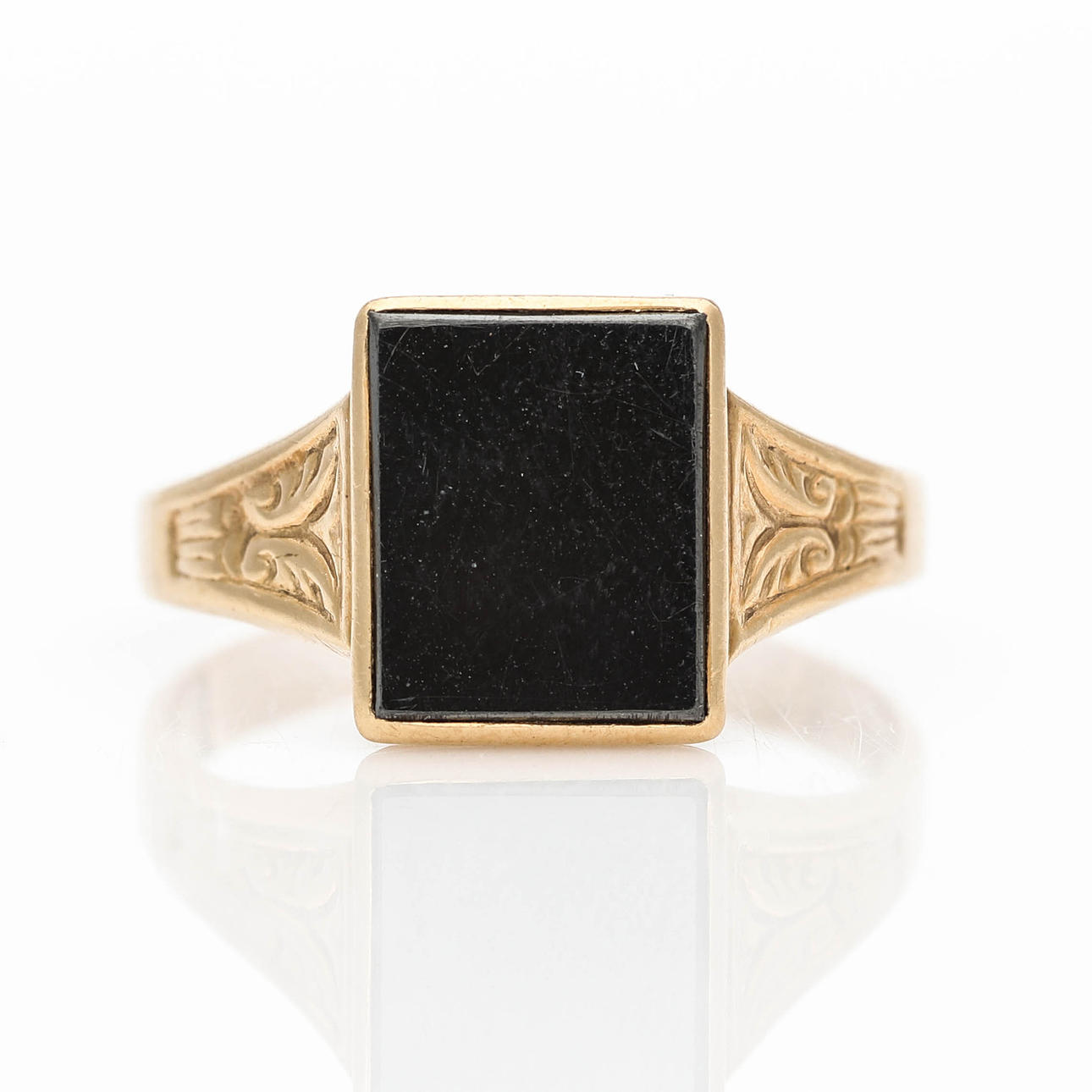 KLACKRING, 18K guld, hematit, 1900-talet.