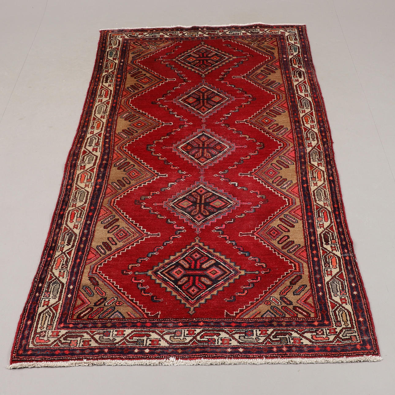 MATTA, Orientalisk, 250 x 129 cm.