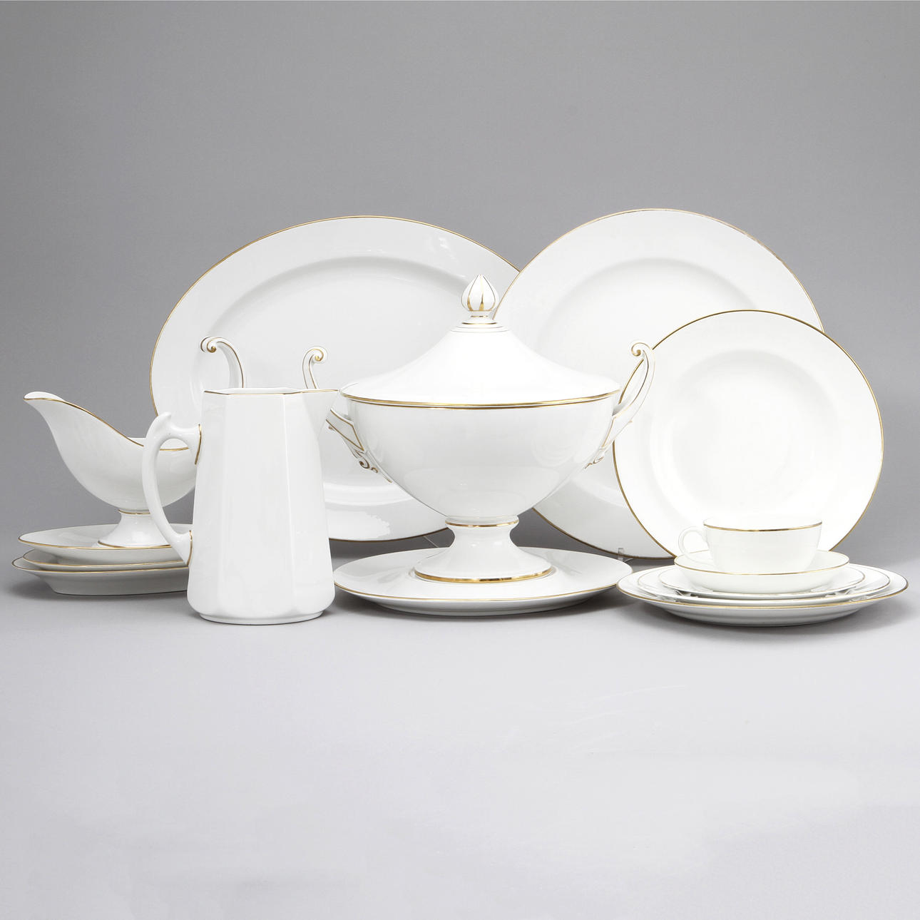 SERVIS "EMPIRE", 71 delar, porslin med dekor av guldbård, Rörstrand 1902-10.