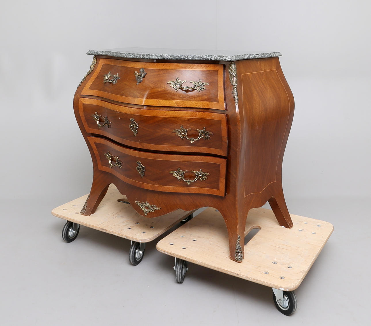 BYRÅ, rokokostil, J.F. Magnusson & co, Nässjö, 1900-tal.