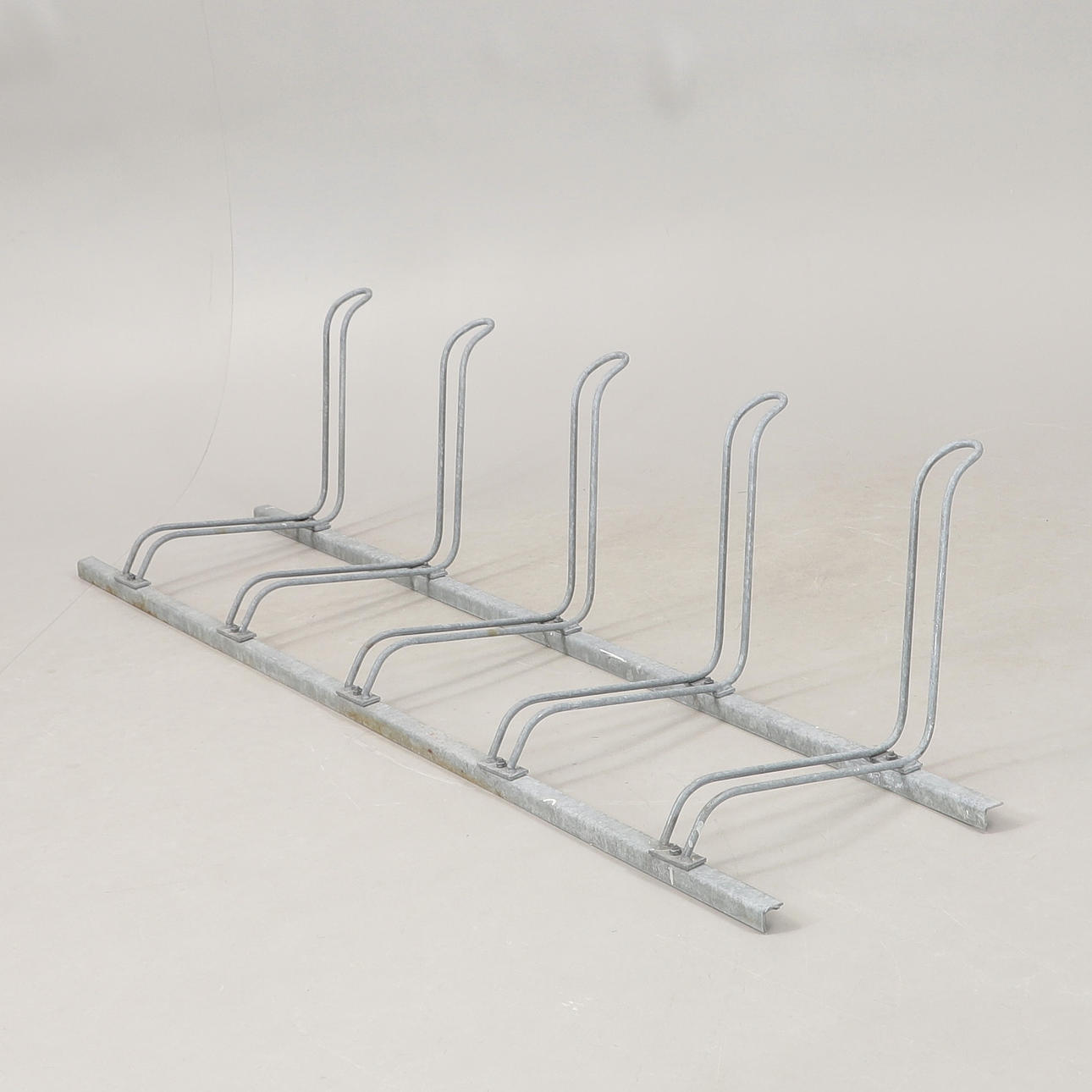 PYÖRÄTELINE, 5 pyörälle, säädettävä.