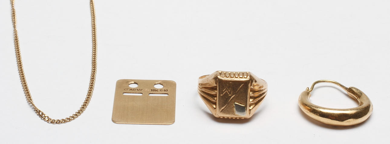 GULDSMYCKEN, 18k guld, vikt ca 10.7 gr.