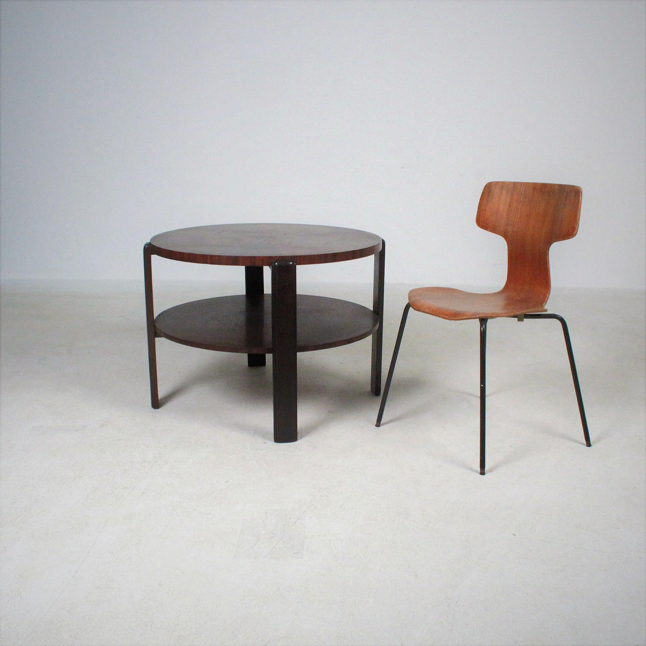 WILHELM RENZ. Coffee table / side table in walnut.