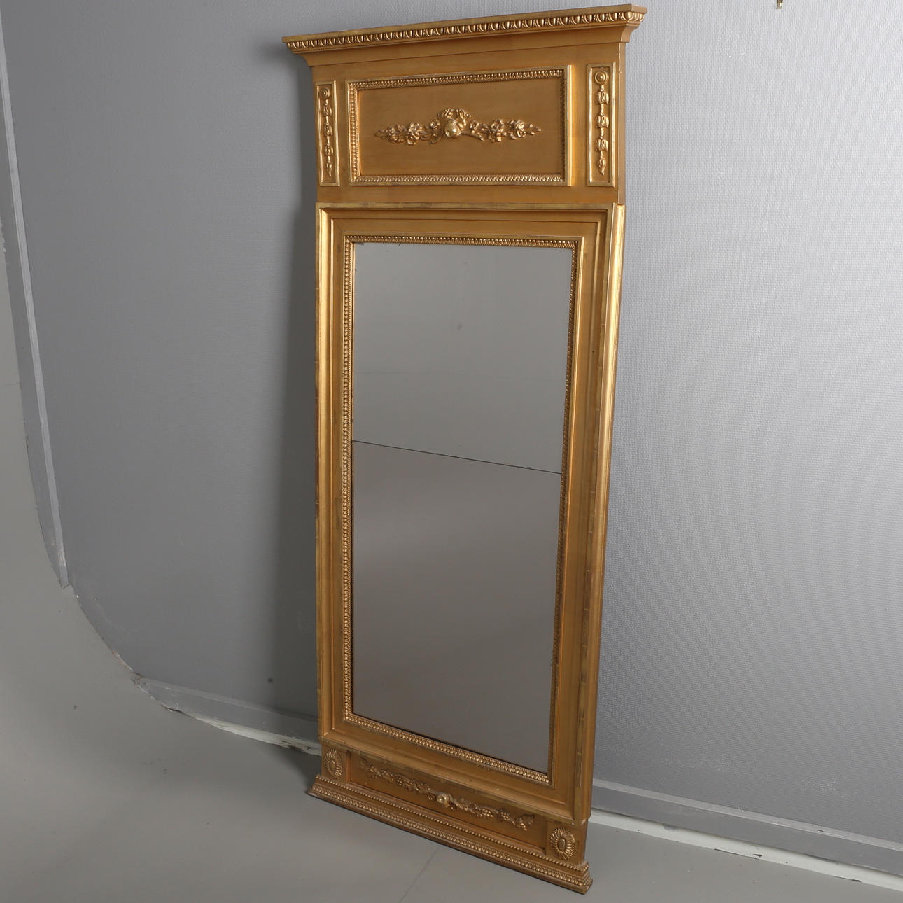 SPEGEL, sengustaviansk, förgylld samt bronserad, 1800-talets första hälft.