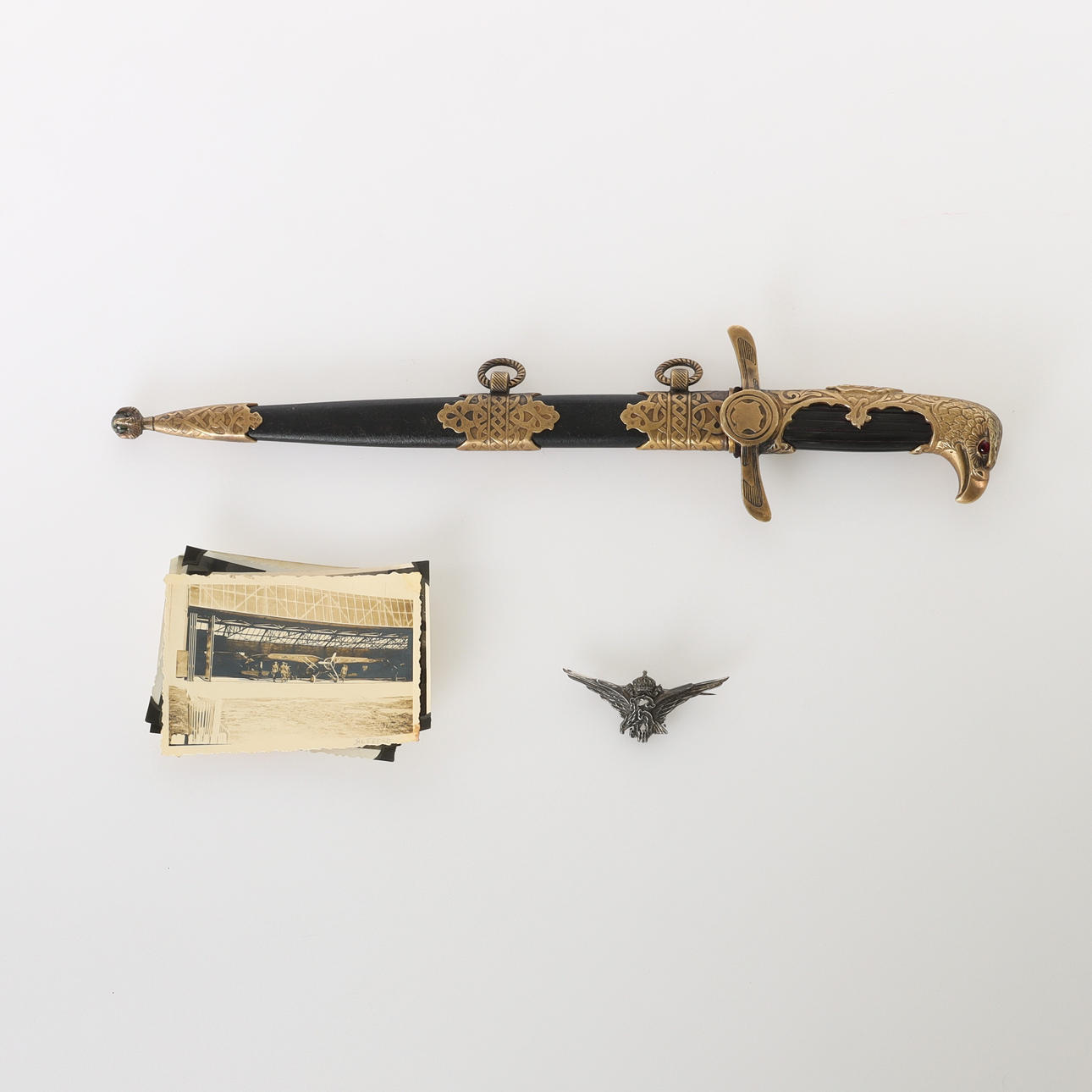 OFFIZIERSDOLCH MIT SCHEIDE UND SILBEREM ABZEICHEN, Bulgarische Luftwaffe, Hörster Solingen, 1930er Jahre.