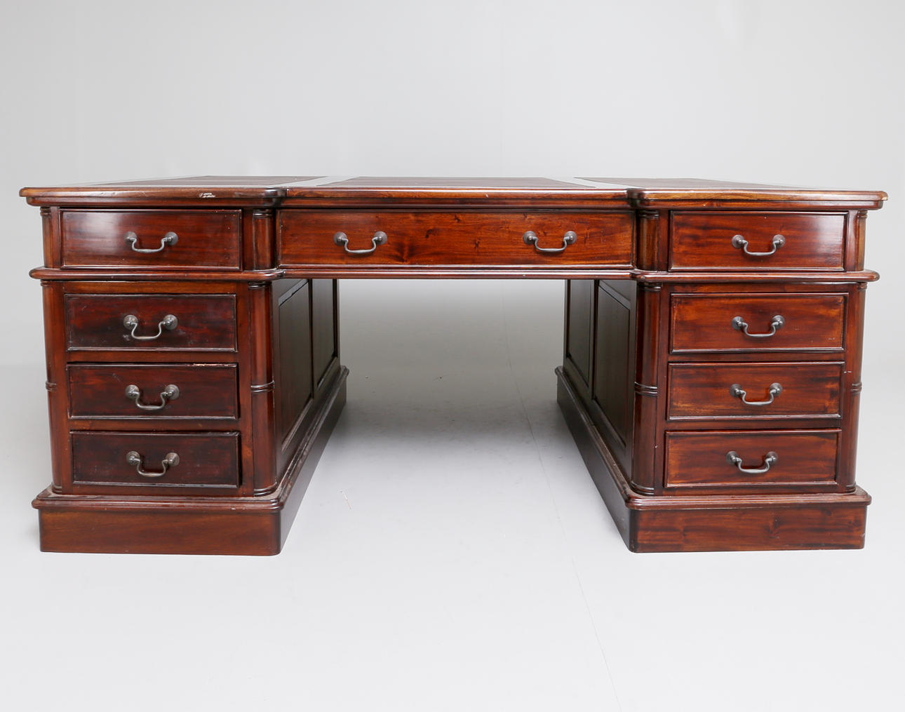 SKRIVBORD, Engelsk stil.