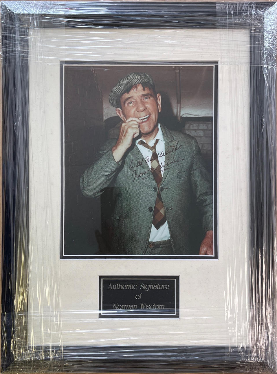 NORMAN WISDOM AUTOGRAPH.