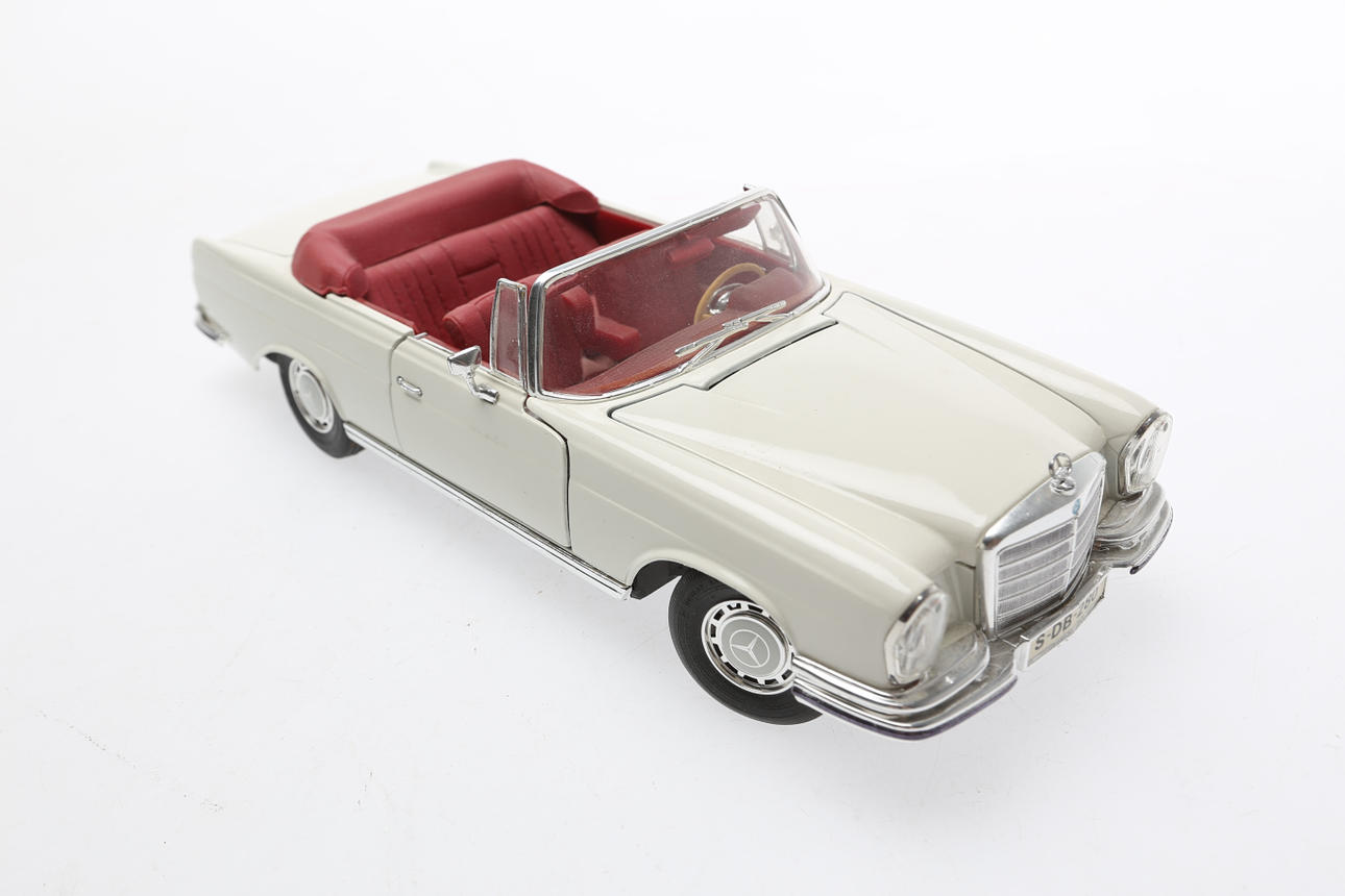 MODELLAUTO, Mercedes-Benz 280SE, 1966, ca. 2000.