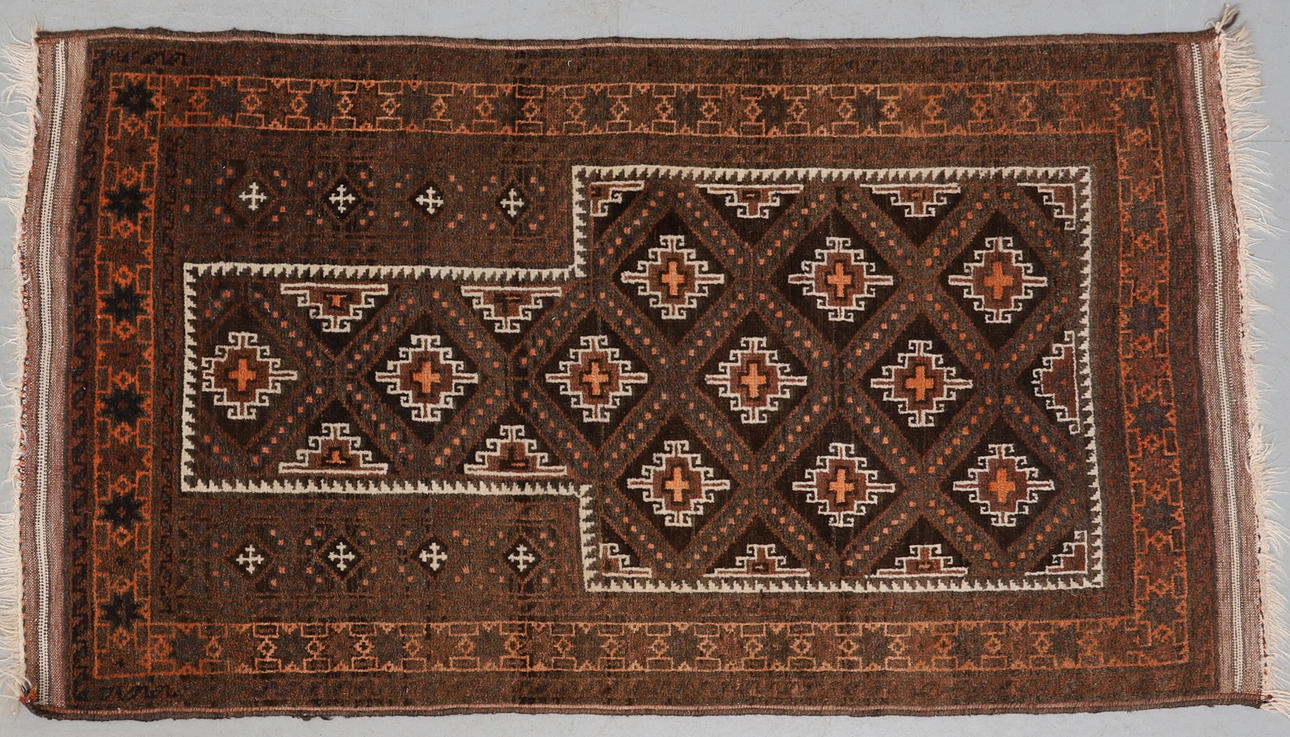 UNA ALFOMBRA DE ORACIÓN AFGANA.