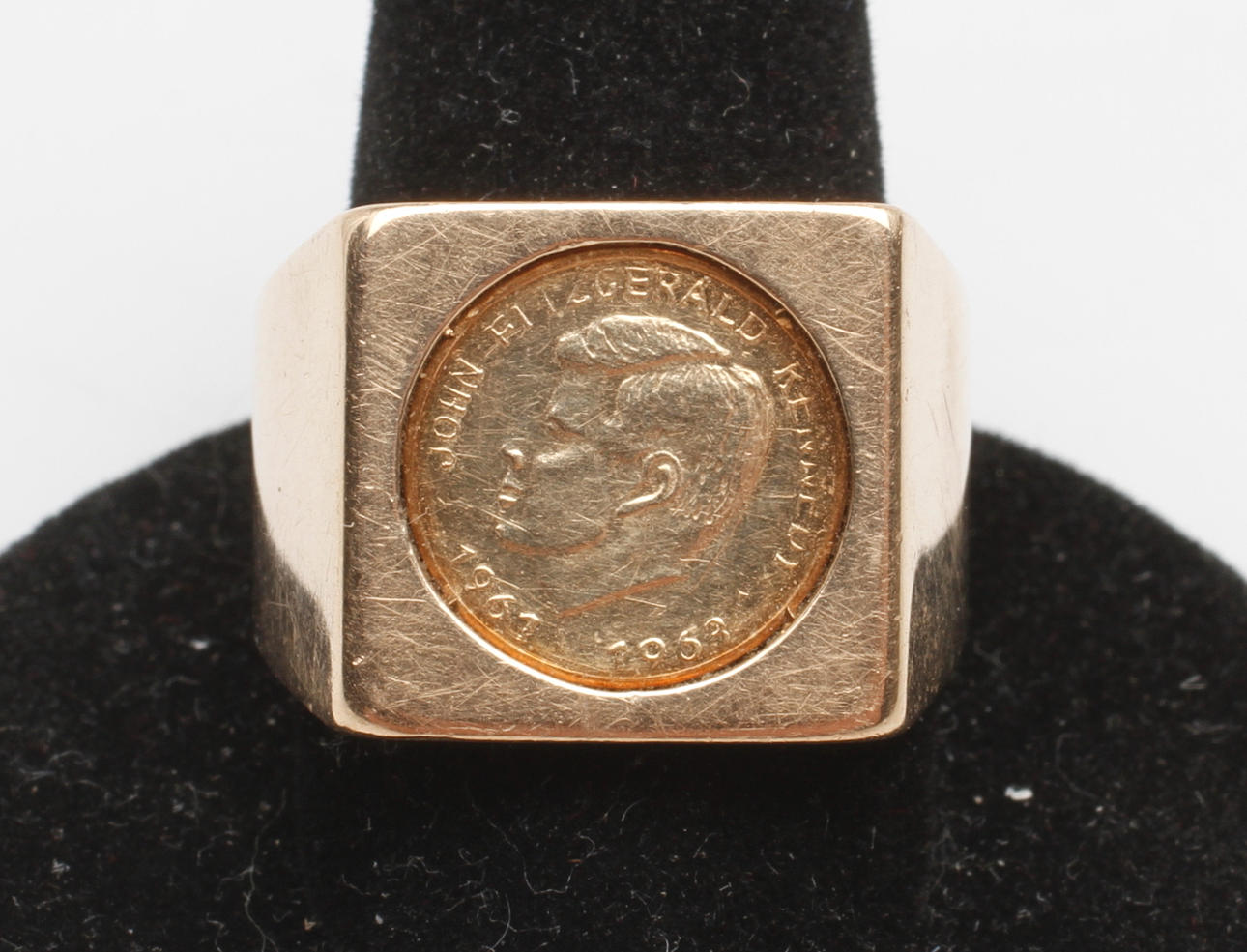 KLACKRING samt HÄNGE, 14-18k guld, vi8kt ca 10,6 gr.