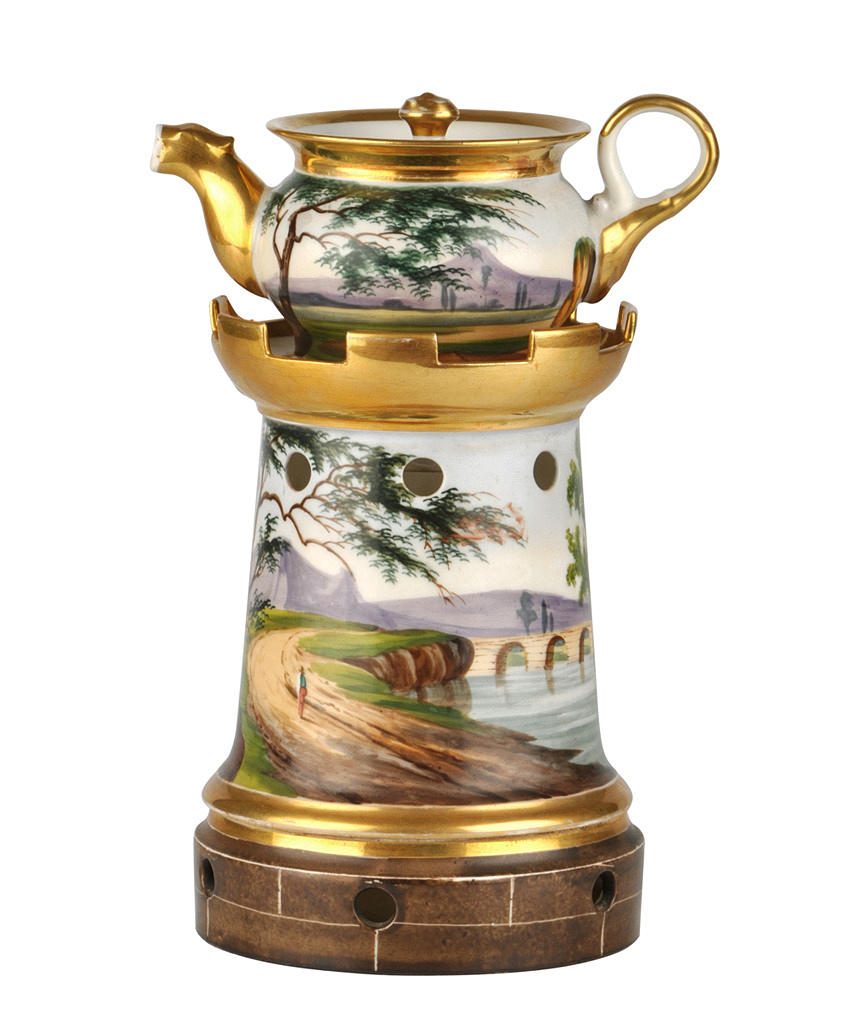 BIEDERMEIER. MÅLAD PORSLINSVÄRMARE MED KRUKA I FORM AV ETT TORN.
