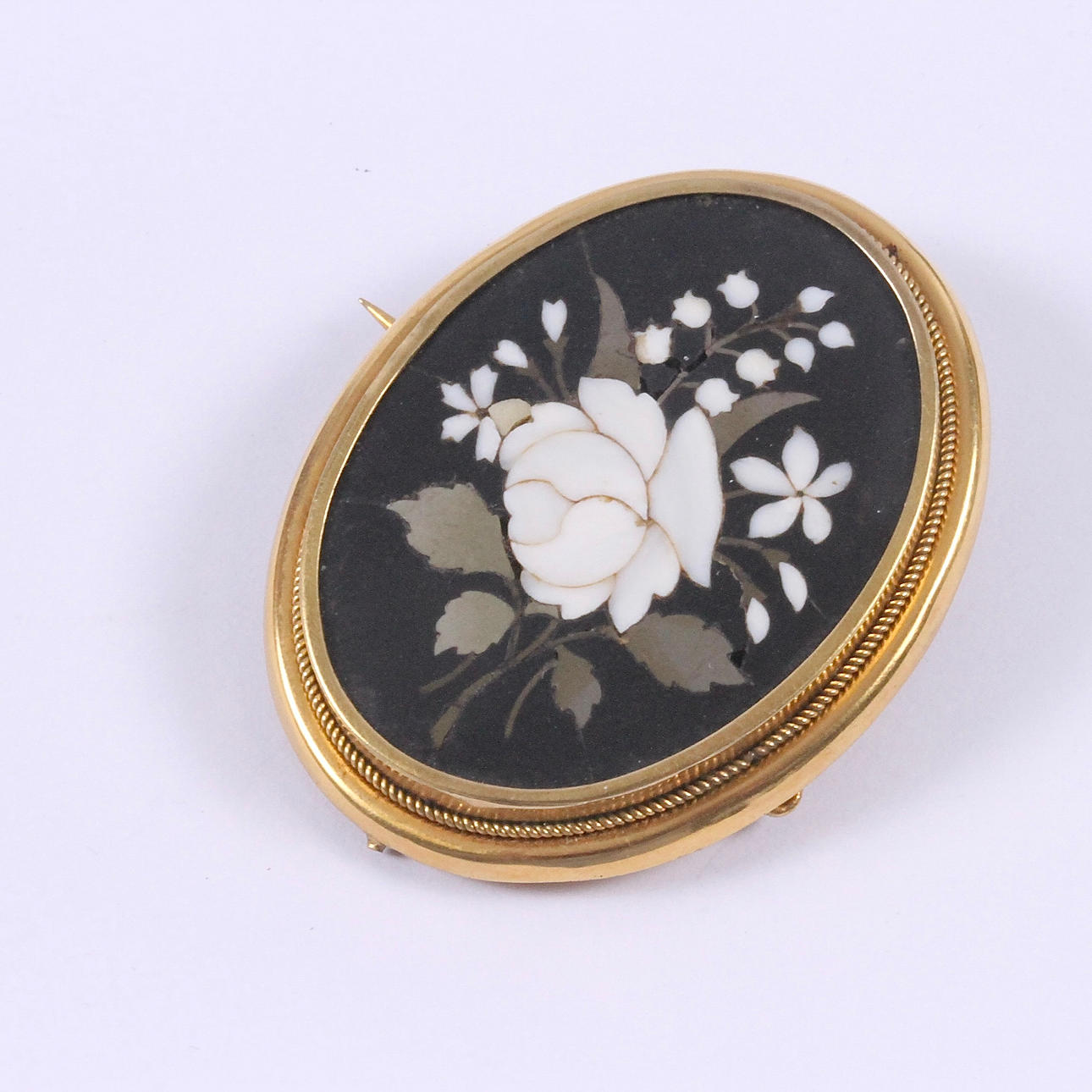 BROCHE, stenmosaik, guld.