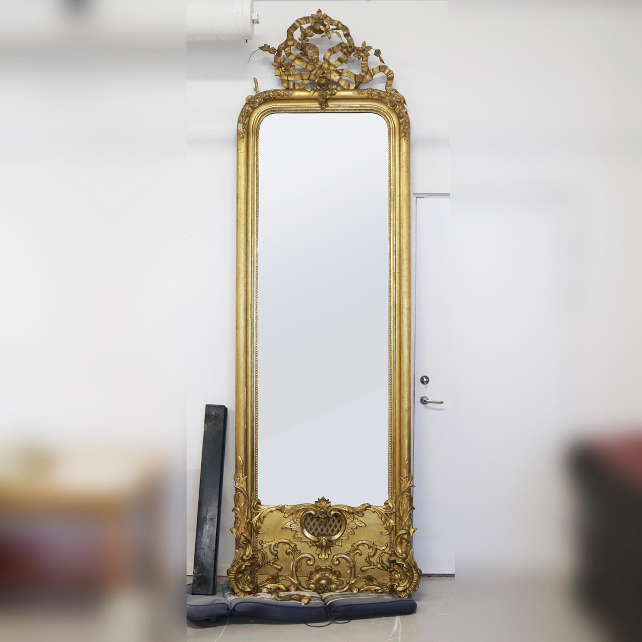 KÆMPE SPEJL, 1800-tallet.